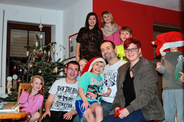 Gruppenbild der Zahnärzte mit den Kindern Coermigk